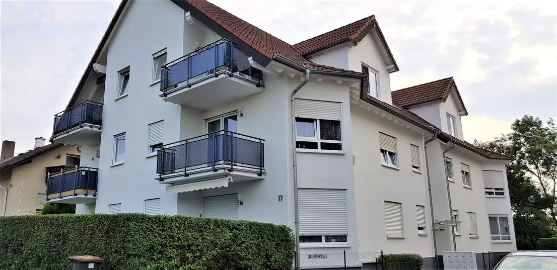 Hausansicht -- Moderne 3-Zimmer-Maisonette -Wohnung mit Balkon !!!