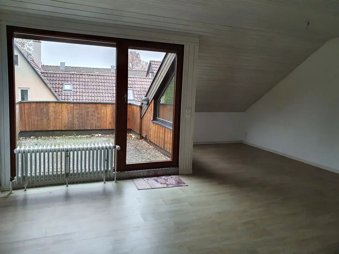 20201103_155226 -- Ansprechende 2,5-Raum-DG-Wohnung mit EBK und Balkon in Hildrizhausen
