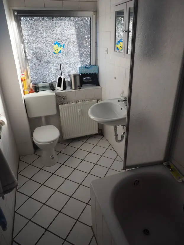 Badezimmer -- Erschwingliche 4-Raum-Wohnung zur Miete in Lüdinghausen.