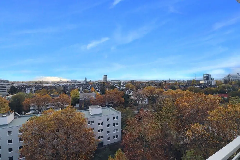 Aussicht vom Balkon -- Modernes Wohnen mit Weitblick über Düsseldorf
