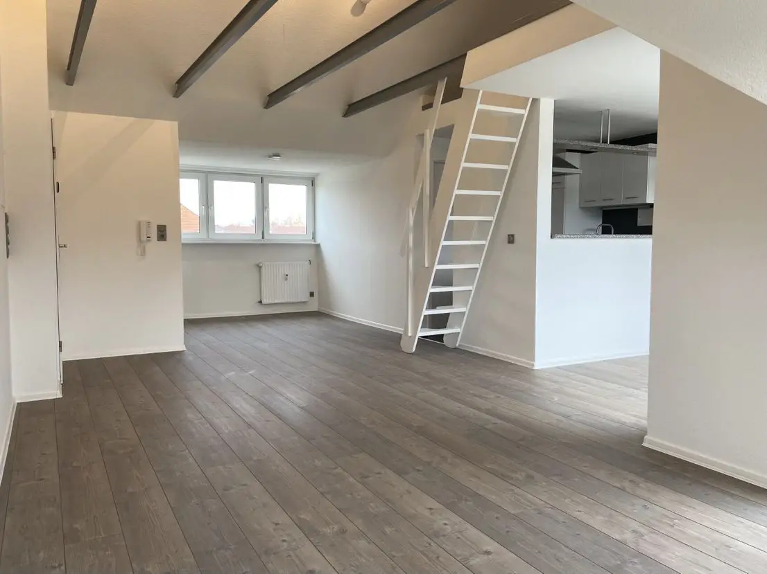 1 Groß -- Aussergewöhnlich - Neu renovierte DG-Wohnung mit Loggia und EBK in Nürnberg Nord