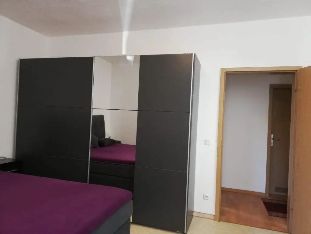 Schlafzimmer -- Gepflegte 3-Zimmer-Wohnung mit EBK in Allershausen