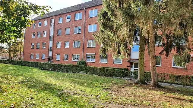 Johann-Fehrs-Weg 8 -- Zentrales Wohnen - helle 2,5 Zimmer-Wohnung - mit Balkon - Endetage - Provisionsfrei