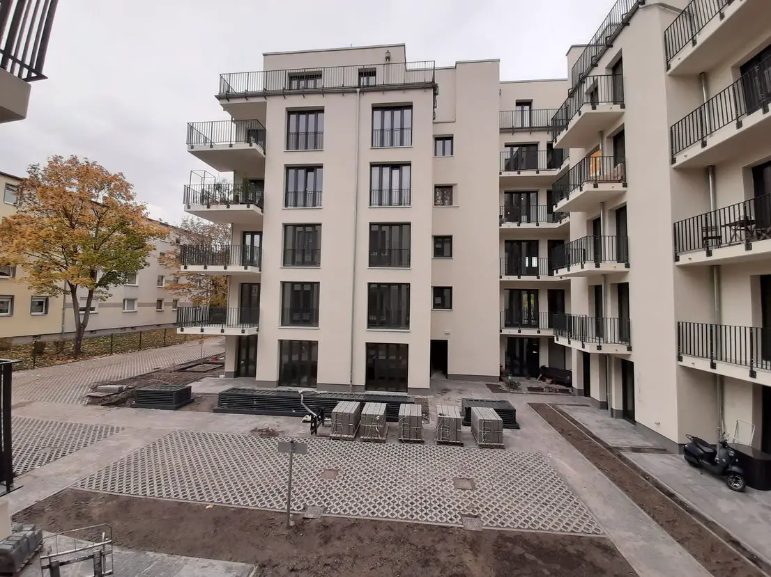 Balkon - Ausblick -- **Erstbezug eines Neubaus** Wohnen im Moselviertel-Berlin-Weißensee**2-Zi-Whg. mit Aufzug + Balkon