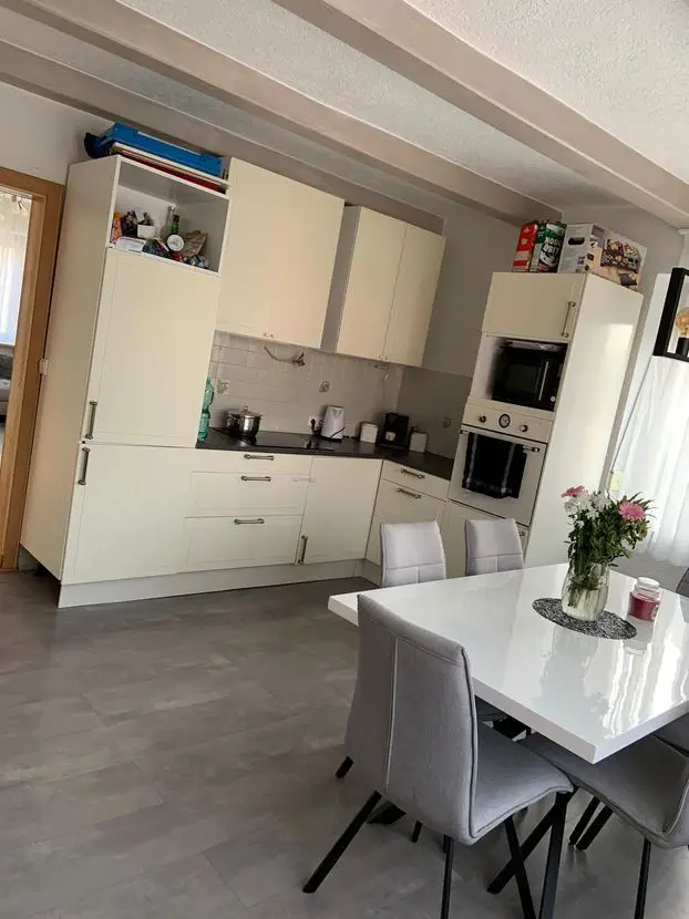 Küche -- Modernisierte 3-Raum-Wohnung mit Balkon und EBK in Grafing-Glonnerstr
