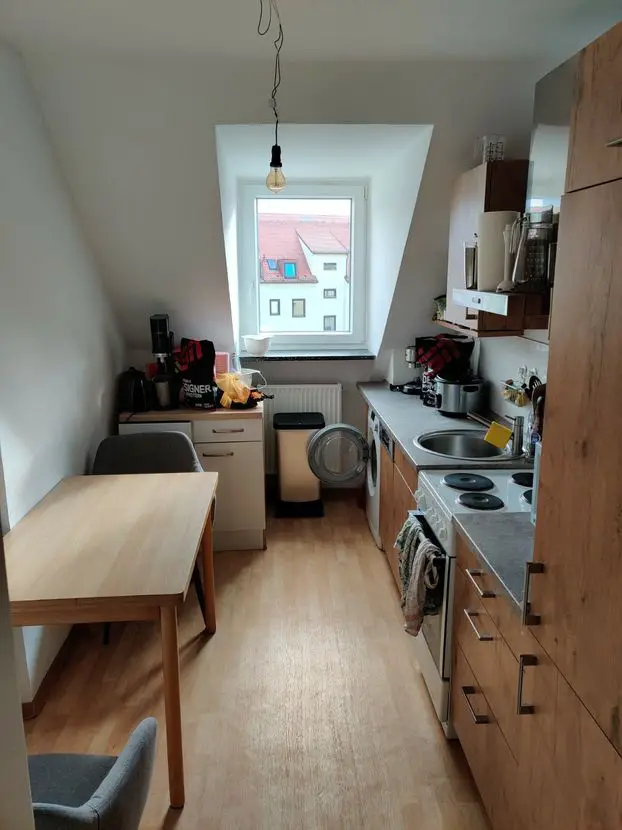 Küche -- Sehr helle 3-Zimmer-Wohnung mit Einbauküche in Obergiesing