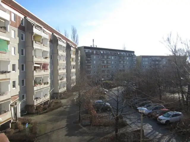 0 Aussenansichten -- ruhige, renovierungsbedürftige 4 Zimmer Wohnung mit Balkon in Kaulsdorf