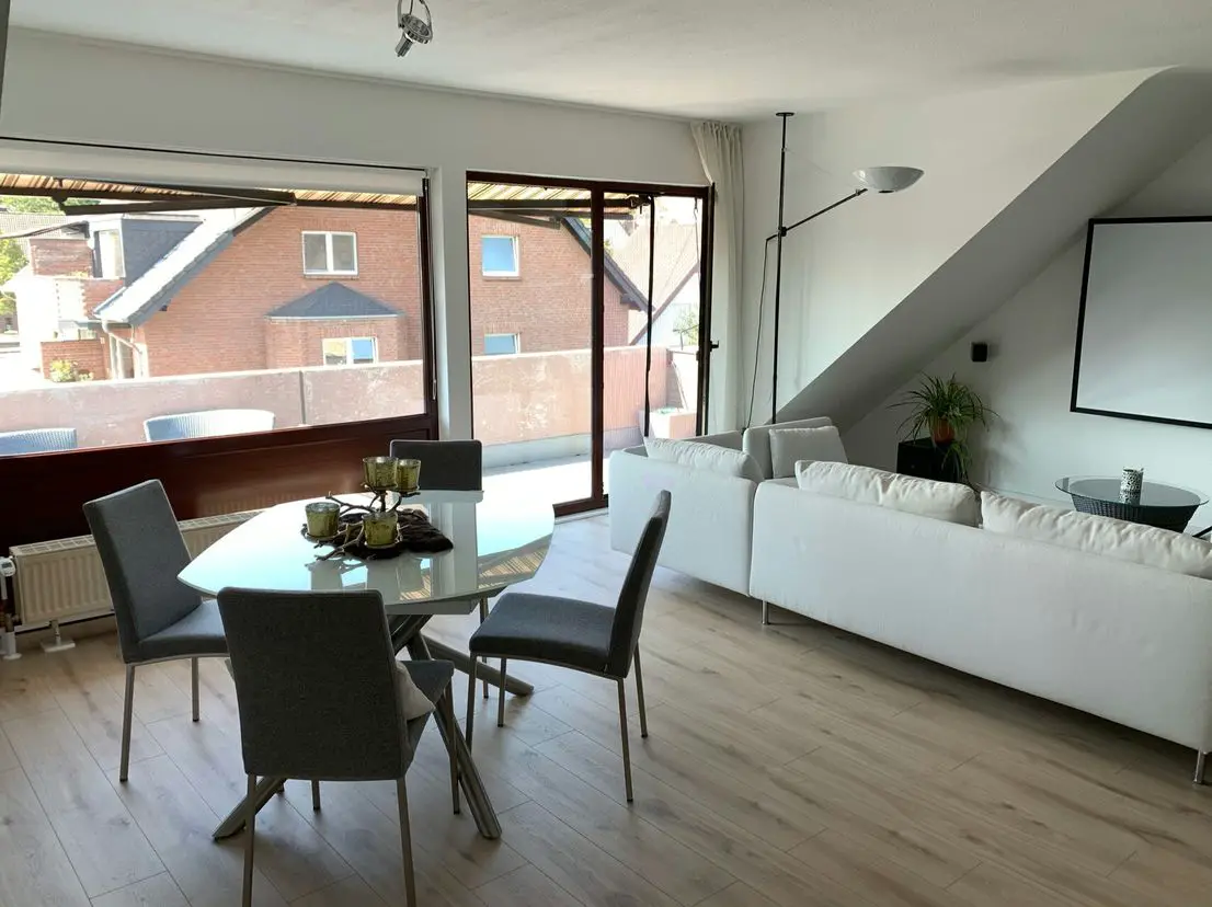 Wohn Essbereich -- Hochwertige 3-Zimmer-Maisonette-Wohnung mit Terrasse und Luxusküche in Kapellen Neuss (Rhein-Kreis)
