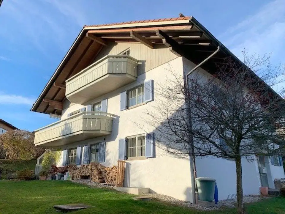 Haus  -- Für Kapitalanleger: Sonnige 2-Zi.-Dachgeschosswohnung mit Balkon in Bad Kohlgrub - vermietet