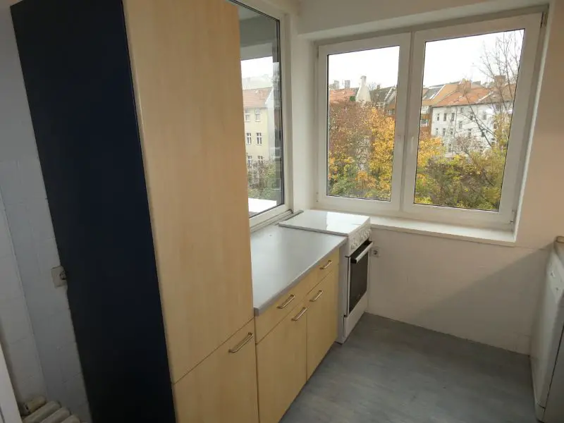 Küche -- *Tolle 2,5 Zimmer-Wohnung* mit Balkon und Wannenbad in Neukölln !