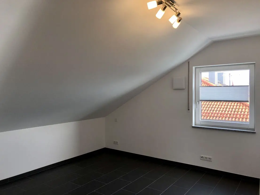 Schlafzimmer (11,18 m2) -- Helle, neuwertige, moderne und ruhige 3,5 ZKB Wohnung mit Balkon