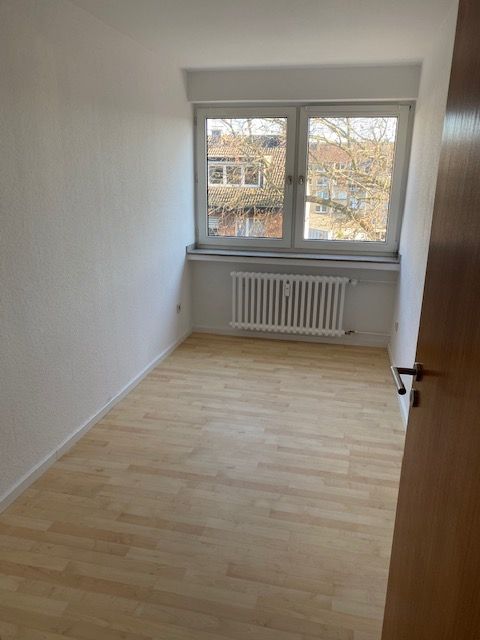 KZ -- Tolle 3-Zimmer-Dachgeschosswohnung mit Balkon in Wanheimnerort