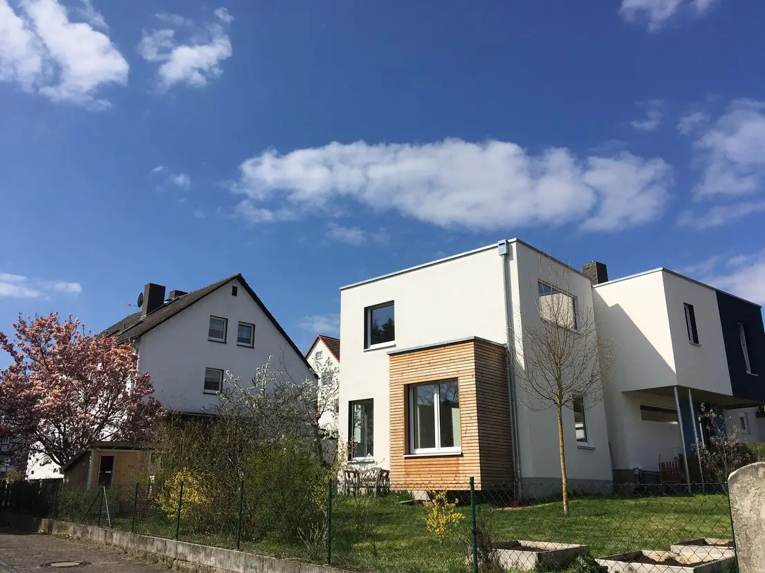 Hausansicht -- Schönes Haus mit Garten in Harleshausen für WG zu vermieten – gute Lage!