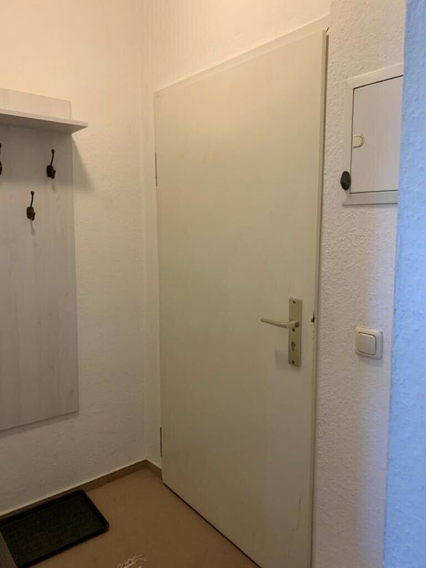 Flur_1 -- Erstbezug nach Sanierung mit Einbauküche: ansprechende 2-Zimmer-Wohnung in Chemnitz - Kaßberg