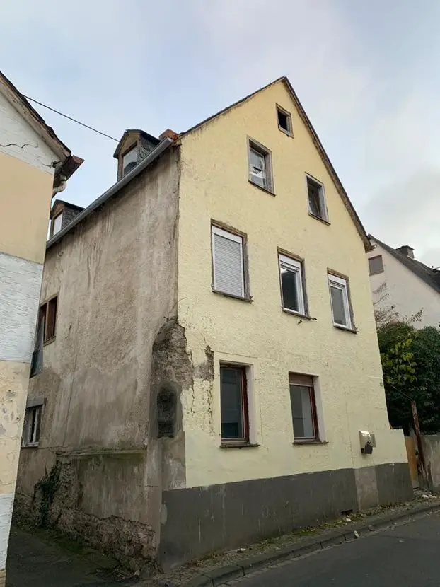 testfilename -- 3 Familienhaus sanierungsbedürftig in Koblenz Neuendorf 