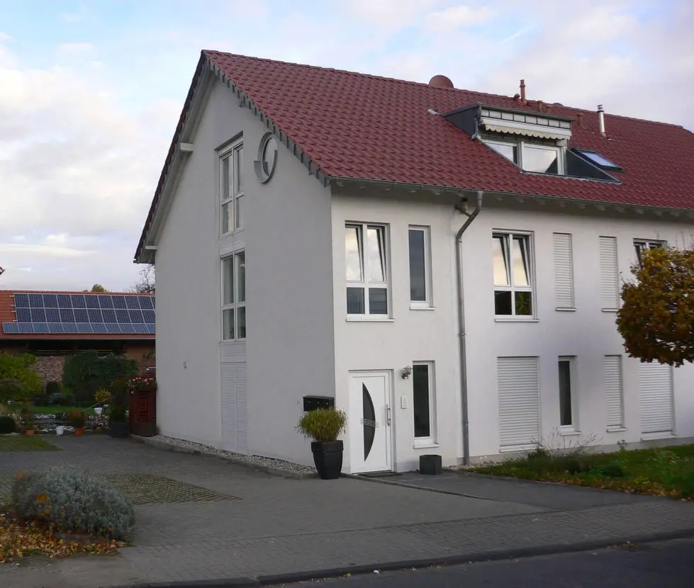 Ansicht Haus -- Gepflegte 3,5-Zimmer-EG-Wohnung mit Garten in Bornheim-Merten