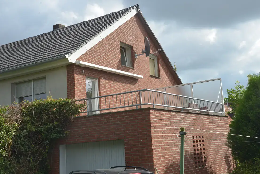 Dachterrasse (1) -- Schöne Doppelhaushälfte mit EBK, Garage, Garten und Dachterrasse