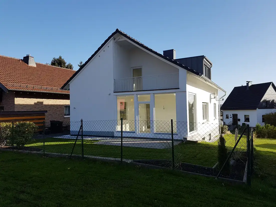 Front -- Schönes, helles Haus mit sieben Zimmern in Bad Honnef, Aegidienberg