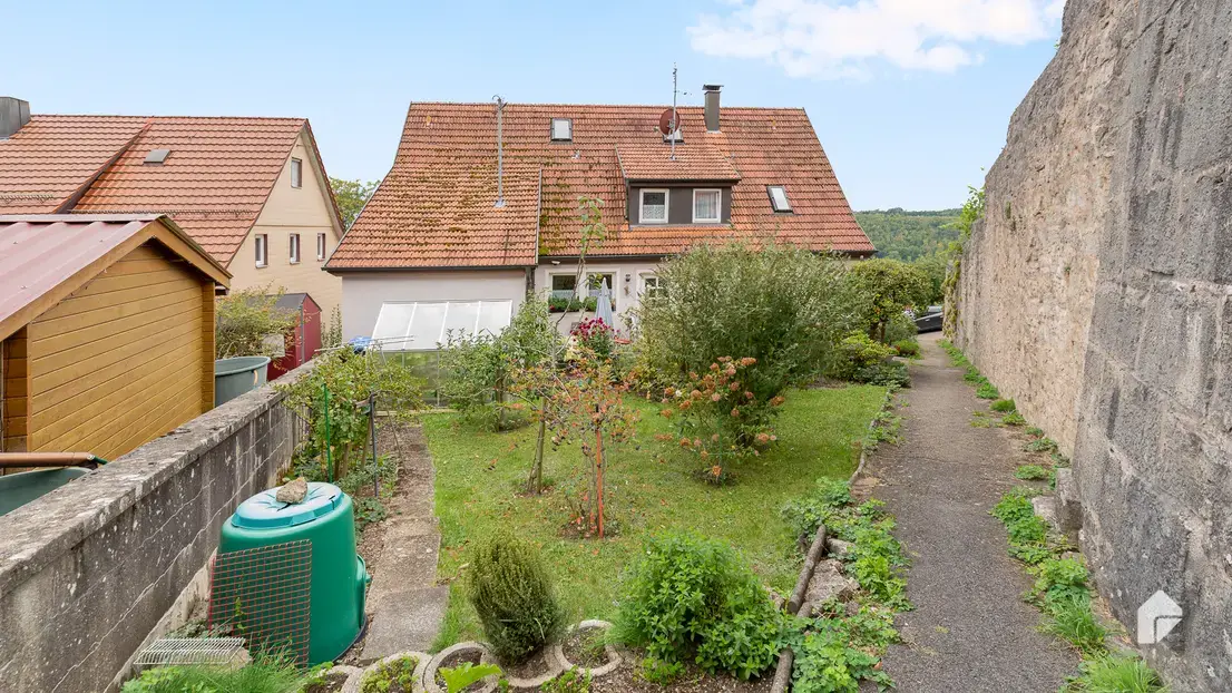 Garten 1 -- Vermietetes Mehrfamilienhaus mit 5 Wohneinheiten und Garten in Langenburg