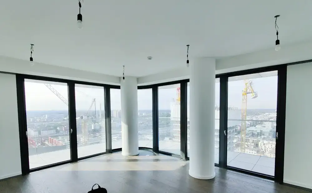 Wohnzimmer -- Grand Tower - Exklusive Dreizimmerwohnung mit Frankfurter Skyline!