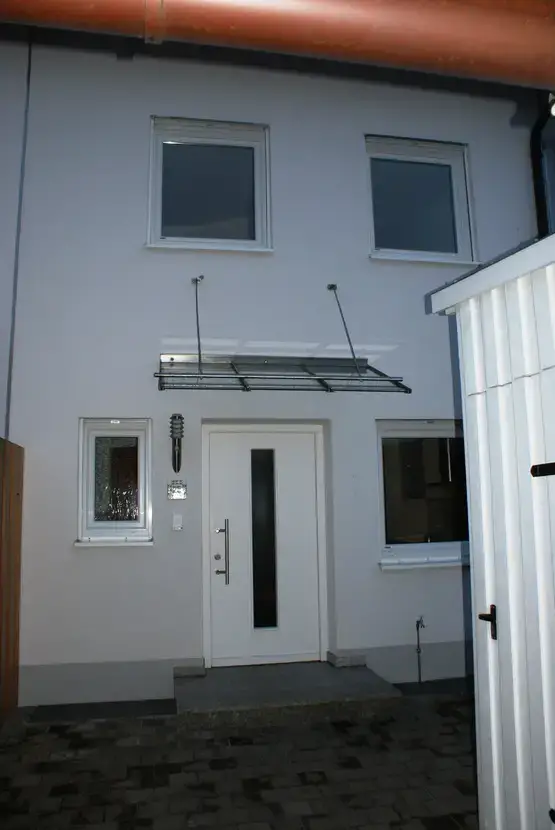 klein -- Reihenmittelhaus in Gottfriedingerschwaige zu vermieten 104 qm WF