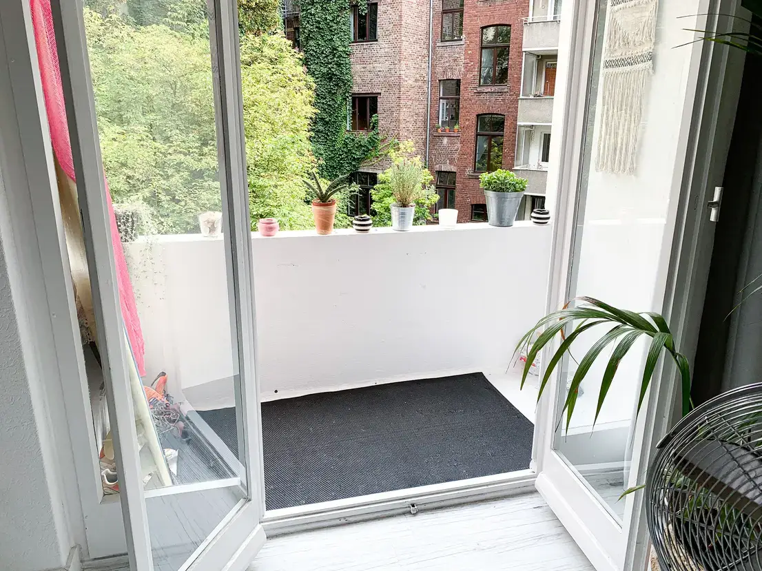 Balkon -- Wunderschöne helle 2 Zimmer Wohnung in der Innenstadt mit ruhigem Balkon zum Hinterhof