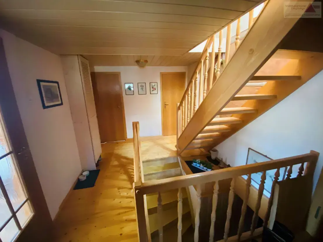 Flur OG -- IHR neues Zuhause – liebevoll gepflegtes Einfamilienhaus in Bockau
