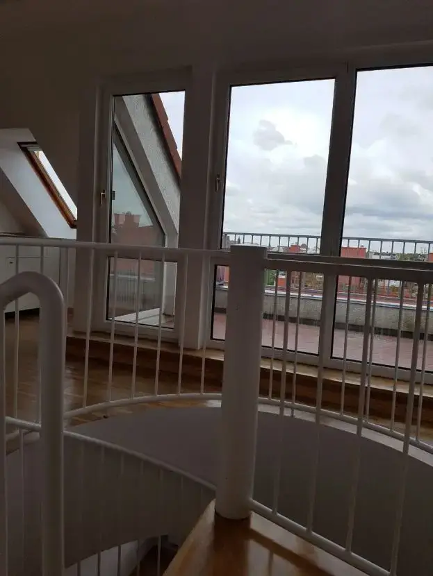 Balkon -- 4 Zimmer Maisonette-Wohnung, Balkon, 2 Bäder und EBK