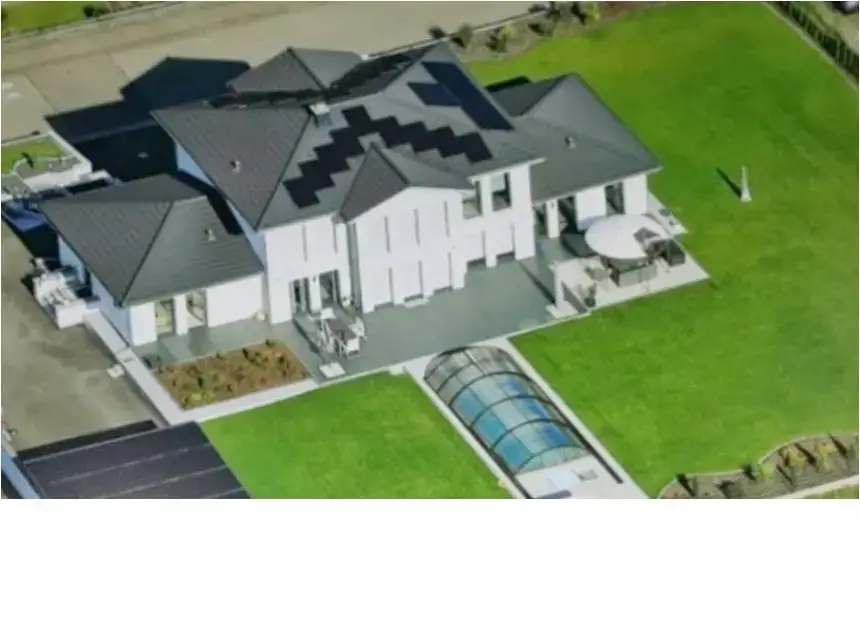 Titelbild mit Rand -- Moderne Villa mit Einliegerwohnung