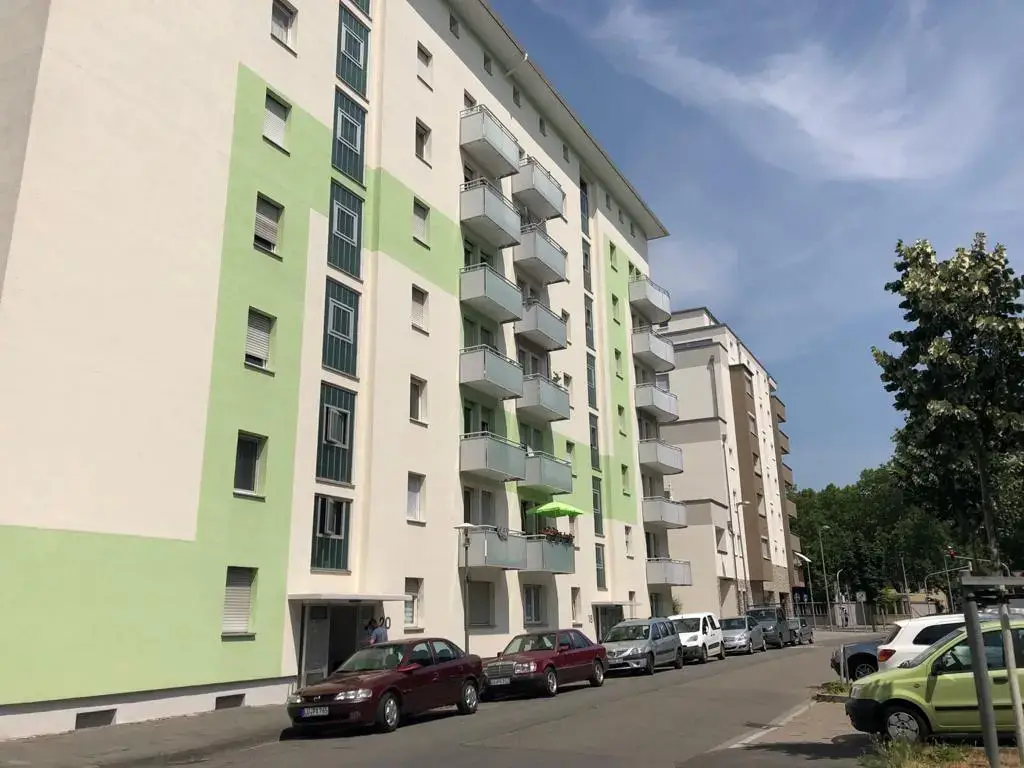 Haus -- Ansprechende 3,5-Zimmer-Wohnung mit 2 Balkonen in Ludwigshafen Süd, Ohne Provision