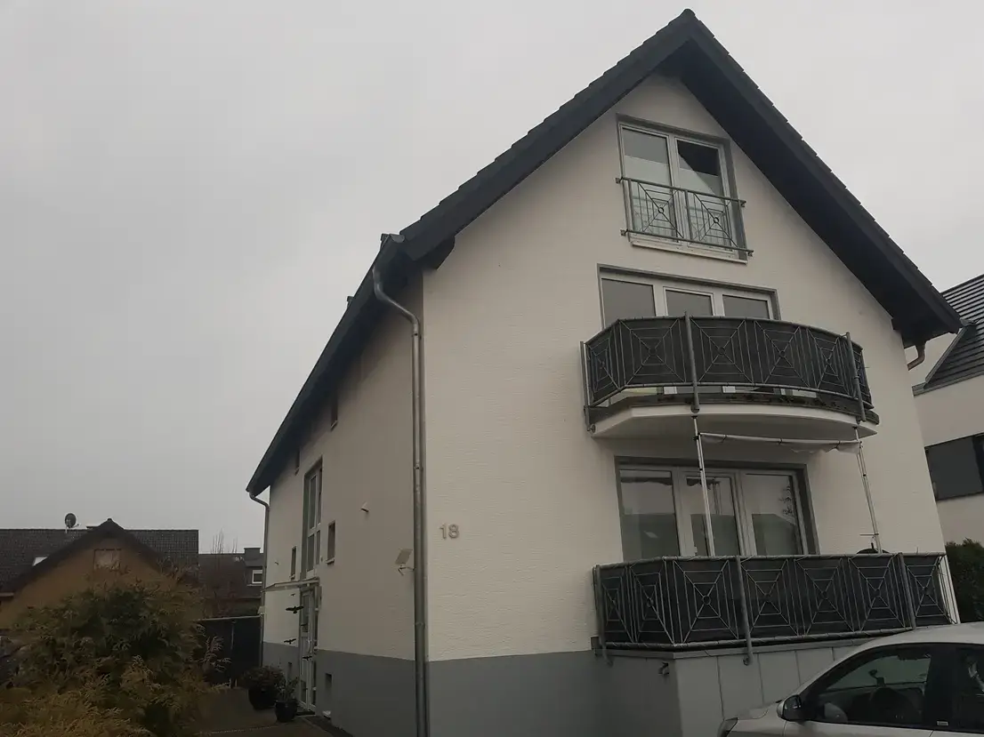 Außenansicht -- Provisionsfrei: 3-Zimmer-Maisonette-Wohnung mit Balkon in Troisdorf-Müllekoven
