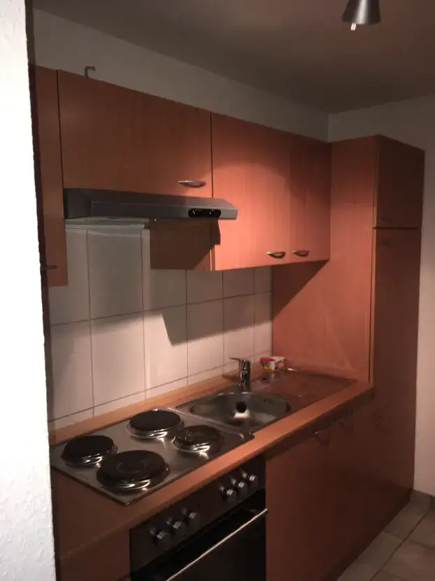Küche -- Gepflegte 1-Raum-Wohnung mit Einbauküche in Schlüchtern