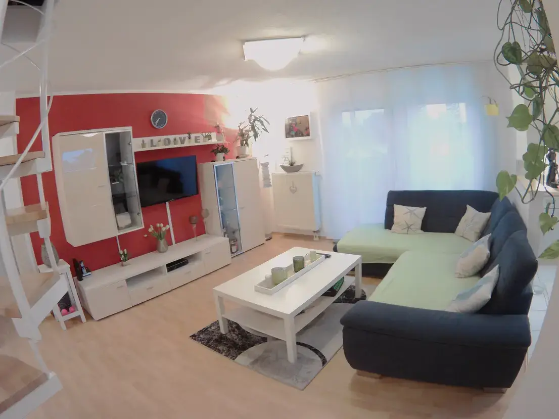 Wohnzimmer -- Schöne, helle Maisonette-Wohnung mit Weitblick (Feldrandlage) in Frankenthal-Flomersheim von privat