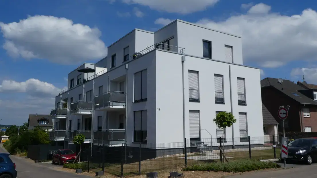 Außenansicht -- Neuwertige 3-Raum-Wohnung mit Balkon in Bornheim