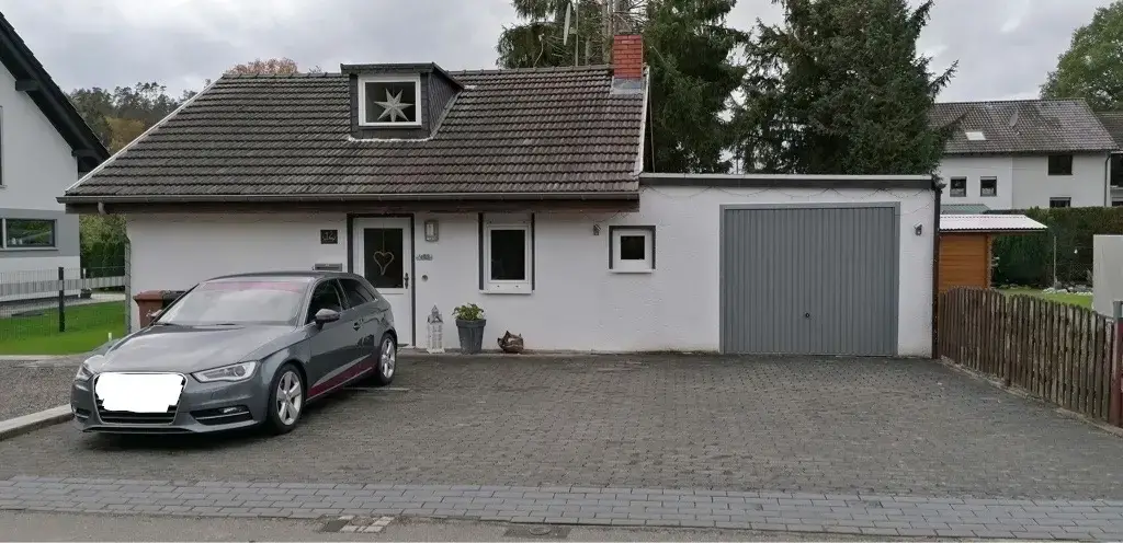 Front -- Gepflegtes 3-Zimmer-Einfamilienhaus mit Einbauküche/Garten/Garage in Windeck,Stromberg