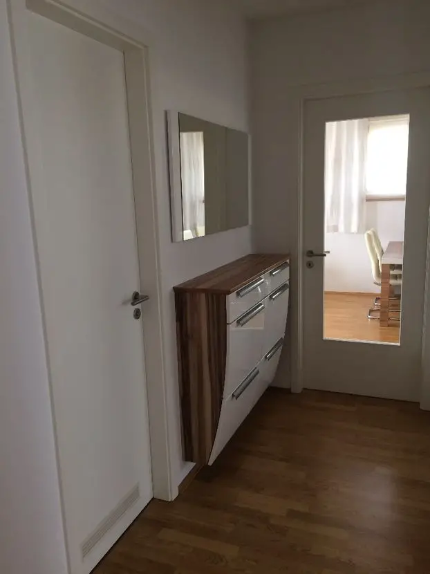 Diele2 -- Schöne vier Zimmer Wohnung in München, Obermenzing