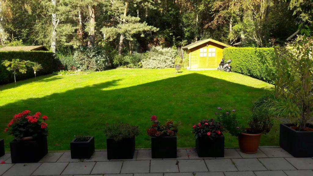 Garten Blick zum Wald -- WOW ! 5 Zimmer u. Sauna im tollen EFH mit hochw. Ausstattung u. Garten in Hohen Neuendorf zu vergebe