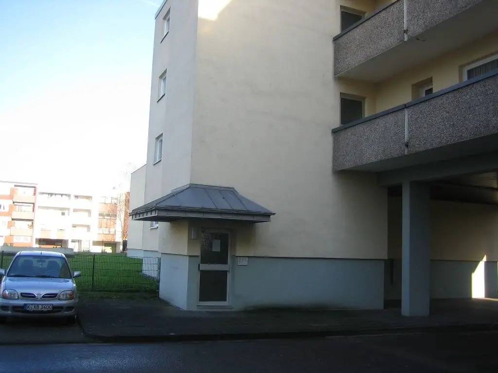 Frontansicht -- Sanierte 2-Zimmerwohnung mit Balkon in Köln-Seeberg