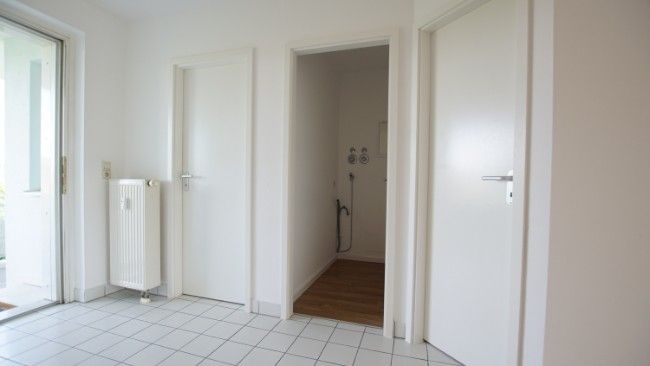 Eingangsbereich -- RE/MAX- Bezugsfreie 2-Zimmerwohnung mit Südbalkon, Fahrstuhl und Stellplatz