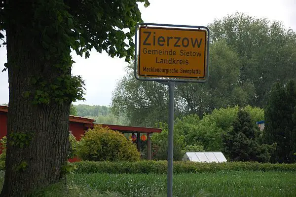 Ortsschild 2 600 -- Baugrundstück in Zierzow zu verkaufen