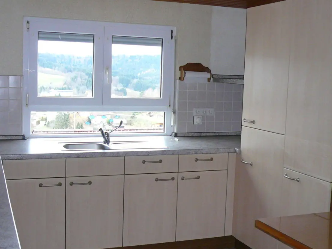 Küche -- Schöne 2 Zimmer Dachgeschoß - Wohnung in Jungingen zu vermieten