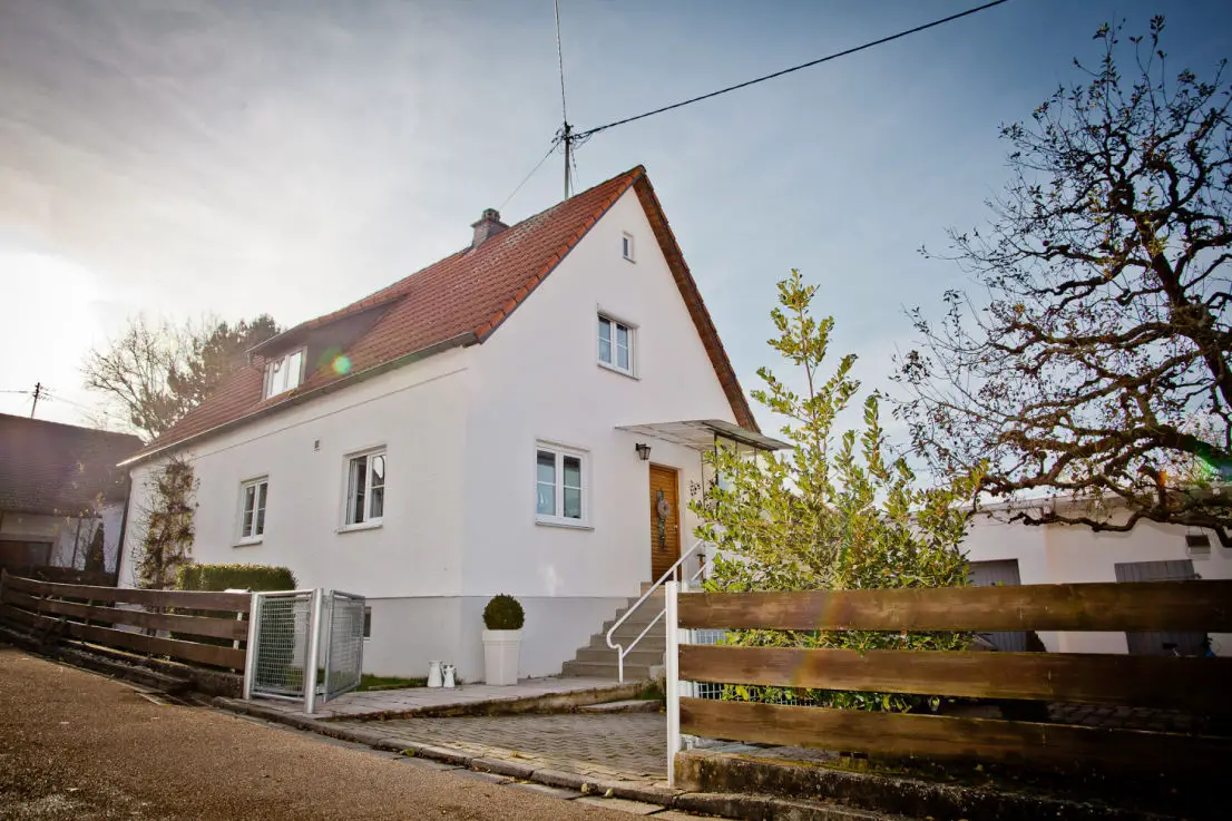 Hausansicht -- Ruhiges, kleines, freistehendes Einfamilienhaus im Herzen von Scheyern zu vermieten