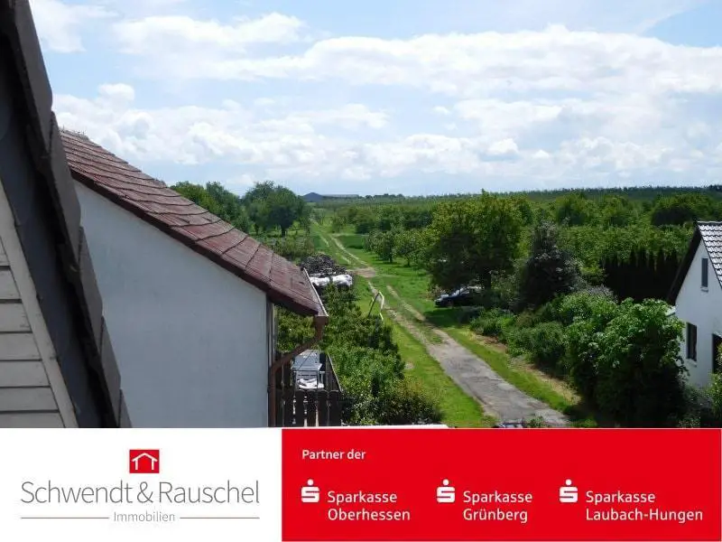 Blick vom Balkon -- 4 Zimmer Eigentumswohnung in Friedberg - Ockstadt