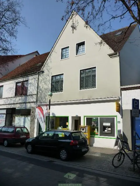 Gebäudeansicht -- Drei-Zimmer-Wohnung mit Balkon in Hemelingen
