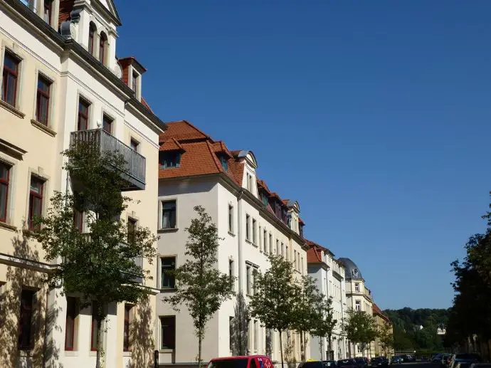 Etagenwohnung in Dresden (Pieschen-Nord/Trachenberge) zum Kauf mit 2 Zimmer und 40,4 m² Wohnfläche. Ausstattung: Kapitalanlage, Gas, Holzfenster, Zentralheizung.