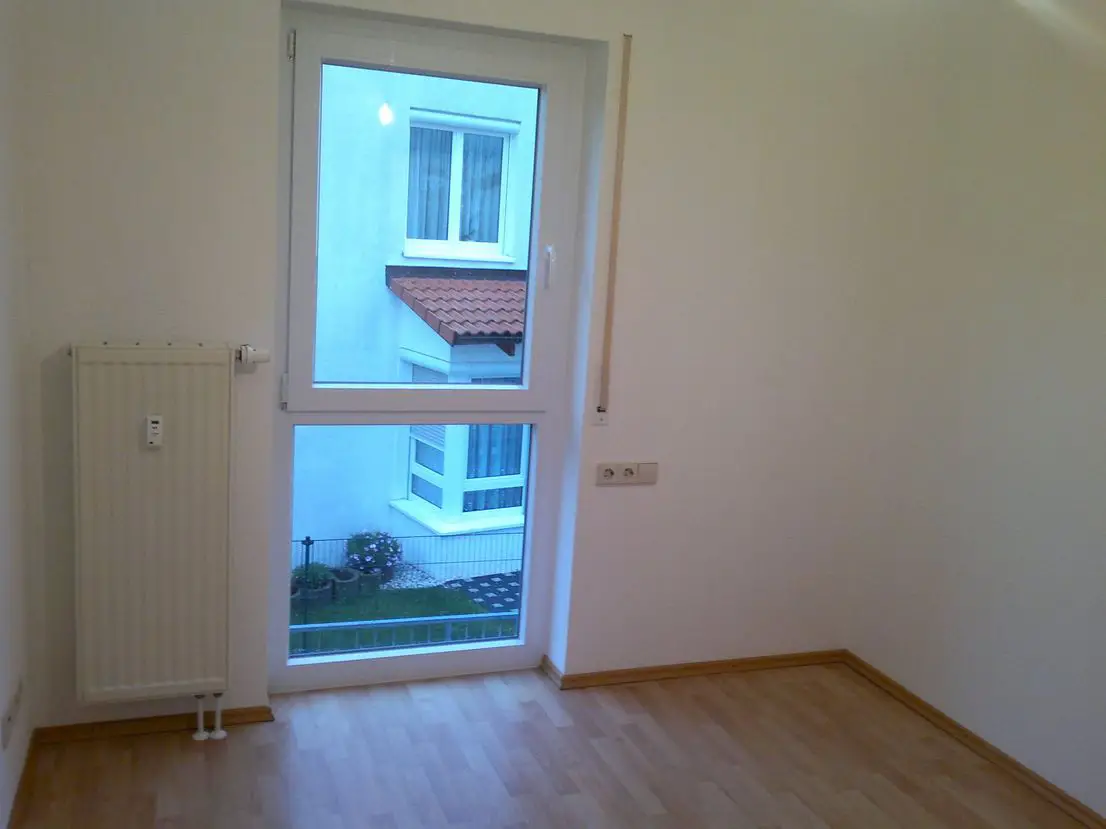 8 -- Helle 2-Zimmer-ETW mit Balkon in Magstadt