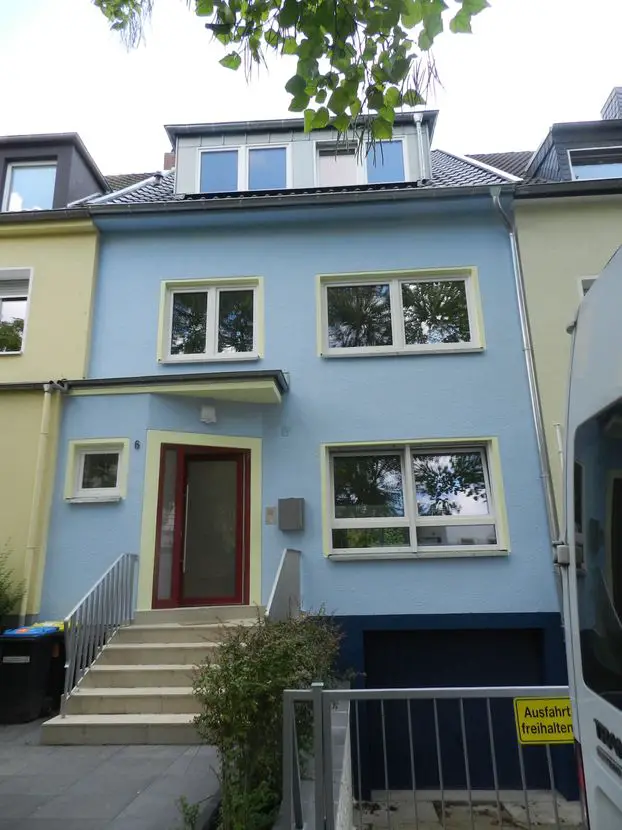 Hausansicht -- Schönes, geräumiges Haus mit sieben Zimmern und Garten in Köln, Lindenthal