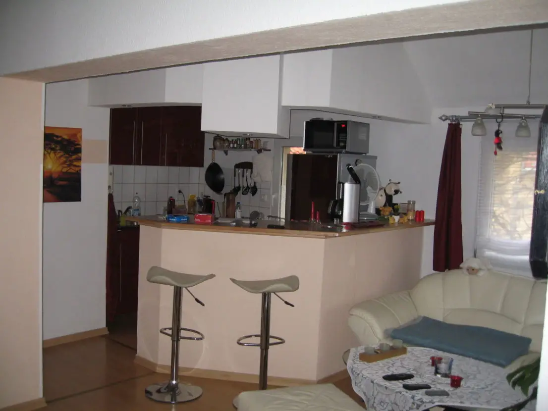 Küche -- 2-Zimmer-DG-Wohnung mit großem Tageslichtbad & Wanne in Alt-Lindenau
