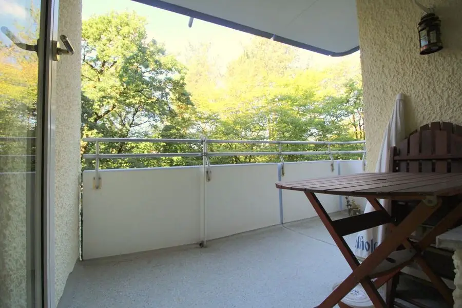 Balkon -- Münchner Immobilien MUC Charmante, sonnig und ruhig gelegene 3,5 Zi. Wohnung in Perach.