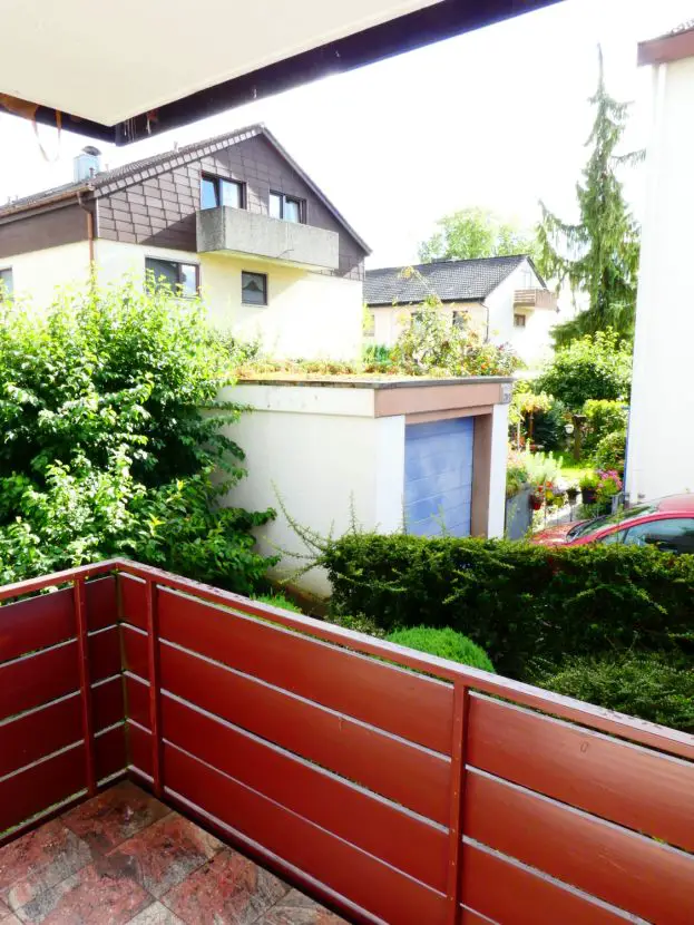 Balkon -- Nürtingen-Zizishausen. Ruhige renovierte 3 Zi.-Wohnung mit Balkon im Grünen